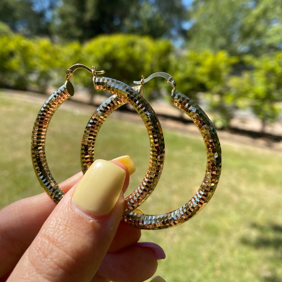 NEW 18k gold plated Hoop Earrings - Picture 5 of 5